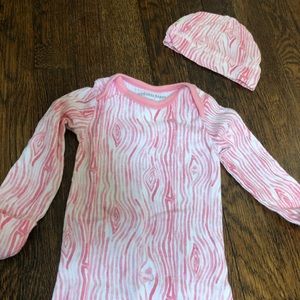 EUC Burt’s Bees Baby 0-6 months Night Gown and Hat